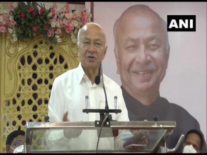 Tradition of debates, dialogue ended in Congress, need for introspection meetings: Sushil Kumar Shinde | Tradition of debates, dialogue ended in Congress, need for introspection meetings: Sushil Kumar Shinde