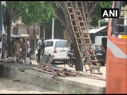 Two terror suspects arrested in UP's Lucknow | Two terror suspects arrested in UP's Lucknow