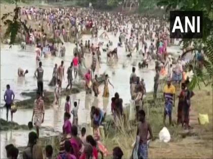 Tamil Nadu villagers gather to celebrate fishing festival amid rising cases, flout COVID-19 norms | Tamil Nadu villagers gather to celebrate fishing festival amid rising cases, flout COVID-19 norms Tamil Nadu villagers gather to celebrate fishing festival amid rising cases, flout COVID-19 norms | Tamil Nadu villagers gather to celebrate fishing festival amid rising cases, flout COVID-19 norms