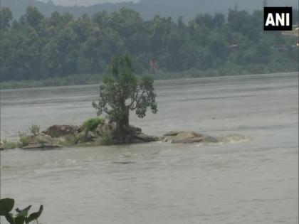 Water level of Brahmaputra rises at warning level in Assam | Water level of Brahmaputra rises at warning level in Assam Water level of Brahmaputra rises at warning level in Assam | Water level of Brahmaputra rises at warning level in Assam