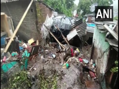 11 killed in wall collapse in Mumbai's Chembur | 11 killed in wall collapse in Mumbai's Chembur