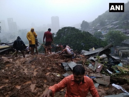 5 die in landslide triggered building collapse in Thane's Kalwa | 5 die in landslide triggered building collapse in Thane's Kalwa