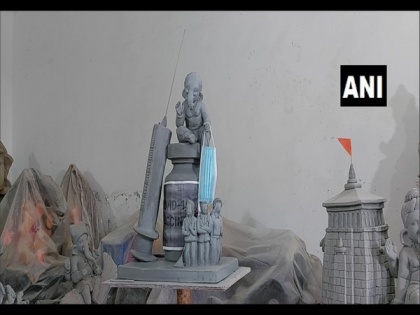 Gujarat artist makes Ganesh idol with vaccine vial, syringe to promote COVID-19 vaccination | Gujarat artist makes Ganesh idol with vaccine vial, syringe to promote COVID-19 vaccination