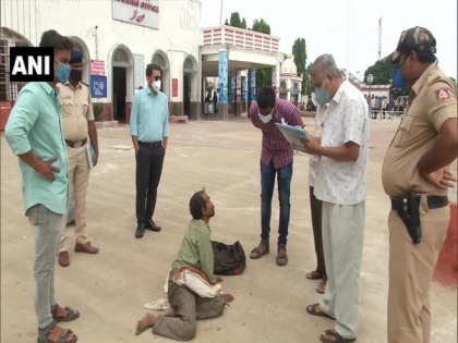 K'taka: Kalaburagi city corporation launches survey to rehabilitate beggars | K'taka: Kalaburagi city corporation launches survey to rehabilitate beggars