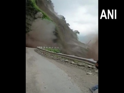 Nahan-Kumarhatti road on NH 907 in HP blocked due to massive landslide | Nahan-Kumarhatti road on NH 907 in HP blocked due to massive landslide