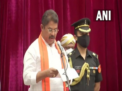 Oath taking ceremony begins for ministers of new K'taka Cabinet | Oath taking ceremony begins for ministers of new K'taka Cabinet