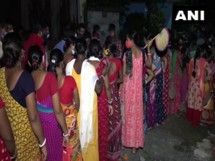 Long queues outside vaccination centres in WB's Siliguri, women wait for hours to get jabbed | Long queues outside vaccination centres in WB's Siliguri, women wait for hours to get jabbed