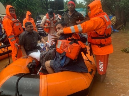 NDRF team carries rescue, relief operations in flood-affected Maharashtra's Chiplun | NDRF team carries rescue, relief operations in flood-affected Maharashtra's Chiplun