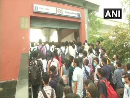 Metro services disrupted, commuters stranded after mild tremors reported in Delhi | Metro services disrupted, commuters stranded after mild tremors reported in Delhi