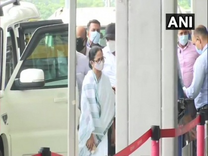 Mamata Banerjee leaves for Delhi; likely to meet President, PM, Opposition leaders | Mamata Banerjee leaves for Delhi; likely to meet President, PM, Opposition leaders