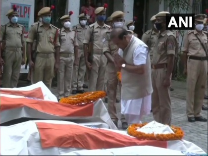 Assam CM pays floral tributes to policemen killed in border clashes | Assam CM pays floral tributes to policemen killed in border clashes