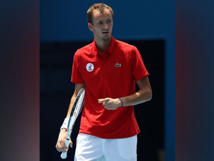 Tokyo Olympics: Medvedev outlasts Fognini to move into QFs | Tokyo Olympics: Medvedev outlasts Fognini to move into QFs