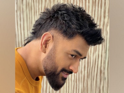 MS Dhoni sports new hairstyle, fans' opinions divided | Latest cricket News  at 