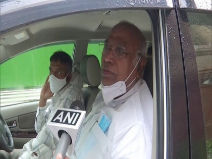RS Floor leaders of like-minded Opposition parties to meet at Kharge's residence | RS Floor leaders of like-minded Opposition parties to meet at Kharge's residence