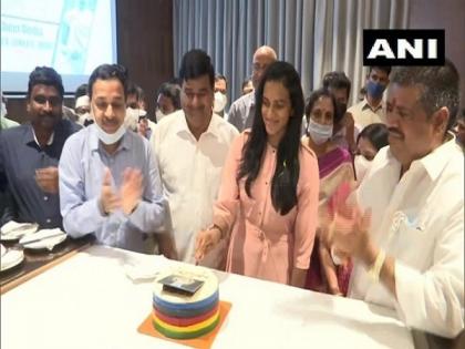 Tokyo Olympics bronze medallist PV Sindhu receives grand welcome in Vijayawada | Tokyo Olympics bronze medallist PV Sindhu receives grand welcome in Vijayawada