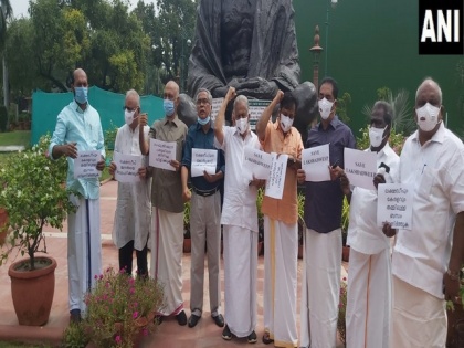 Kerala's Left, Congress MPs hold protest in Parliament demanding removal of Lakshadweep Chief Administrator | Kerala's Left, Congress MPs hold protest in Parliament demanding removal of Lakshadweep Chief Administrator
