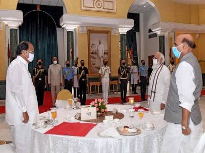 PM Modi, Union Cabinet members attend high tea hosted by President Kovind | PM Modi, Union Cabinet members attend high tea hosted by President Kovind