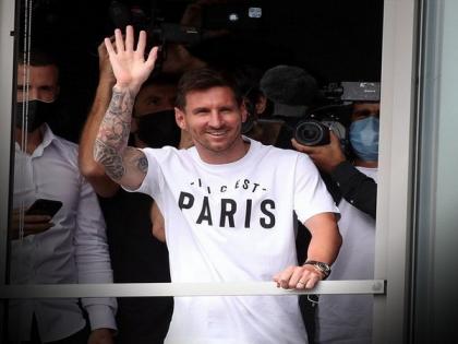 Lionel Messi arrives in Paris ahead of reported medical with PSG | Lionel Messi arrives in Paris ahead of reported medical with PSG