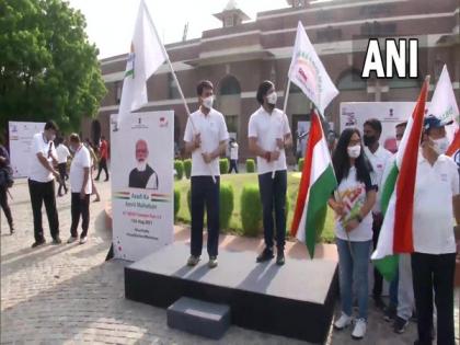 Sports Minister Anurag Thakur flags off Fit India Freedom Run 2.0 | Sports Minister Anurag Thakur flags off Fit India Freedom Run 2.0