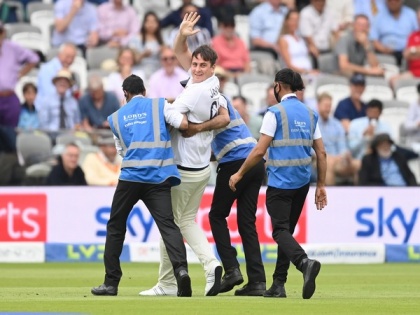 Eng vs Ind, 2nd Test: Pitch Invader casually joins Indian team after lunch | Eng vs Ind, 2nd Test: Pitch Invader casually joins Indian team after lunch