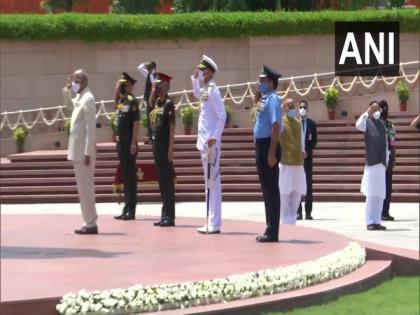 I-Day: President Kovind pays homage to martyrs at National War Memorial | I-Day: President Kovind pays homage to martyrs at National War Memorial