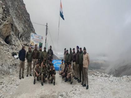 BRO hoists national flag at 18300 feet in Sikkim marking 75th Independence Day | BRO hoists national flag at 18300 feet in Sikkim marking 75th Independence Day