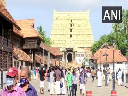 Devotees throng Sree Padmanabhaswamy temple on occasion of Onam | Devotees throng Sree Padmanabhaswamy temple on occasion of Onam