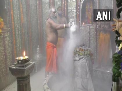 Priests perform 'Bhasma Aarti' at Ujjain's Mahakaleshwar Jyotirlinga temple on Rakshabandhan | Priests perform 'Bhasma Aarti' at Ujjain's Mahakaleshwar Jyotirlinga temple on Rakshabandhan