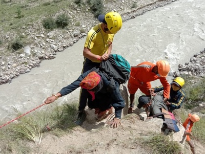 SDRF rescues over 200 people after landslide in Uttarakhand's Chamoli | SDRF rescues over 200 people after landslide in Uttarakhand's Chamoli