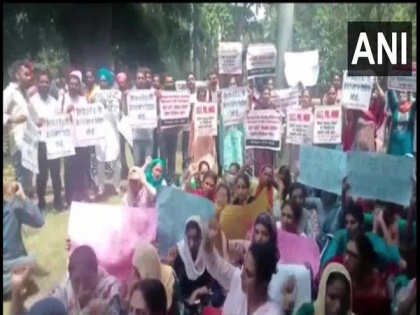 Punjab Police baton charge BEd TET qualified teachers protest outside CM's residence demanding jobs | Punjab Police baton charge BEd TET qualified teachers protest outside CM's residence demanding jobs