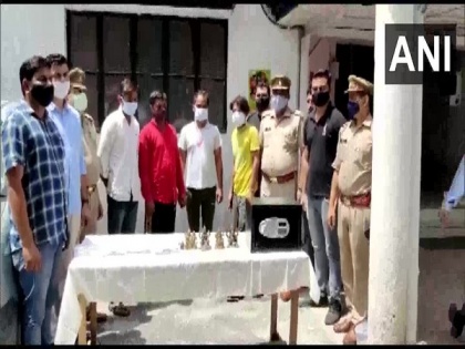 Four held for dacoity in UP's Noida | Four held for dacoity in UP's Noida