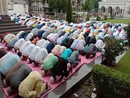 Eid-ul-Adha: Hundreds throng Mohalla mosques in Srinagar amidst security clampdown | Eid-ul-Adha: Hundreds throng Mohalla mosques in Srinagar amidst security clampdown