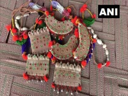 Rajasthan: Family makes jewellery using clay in Barmer | Rajasthan: Family makes jewellery using clay in Barmer