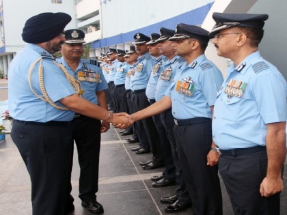 Dhanoa asks IAF personnel to maintain high vigil | Dhanoa asks IAF personnel to maintain high vigil