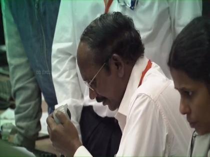 Nation stands by ISRO following communication loss with 'Vikram' | Nation stands by ISRO following communication loss with 'Vikram'