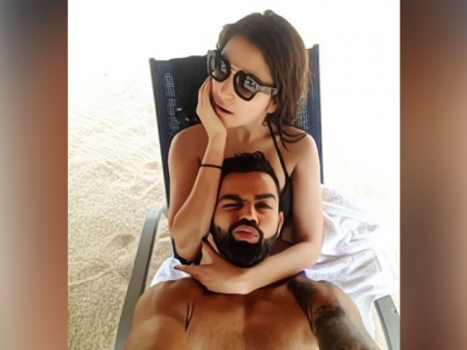 Kohli shares picture with Anushka, netizens term couple 'definition of true love' | Kohli shares picture with Anushka, netizens term couple 'definition of true love'