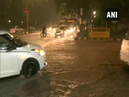 Monsoon rains lash Delhi, operations at airport suspended for half an hour | Monsoon rains lash Delhi, operations at airport suspended for half an hour