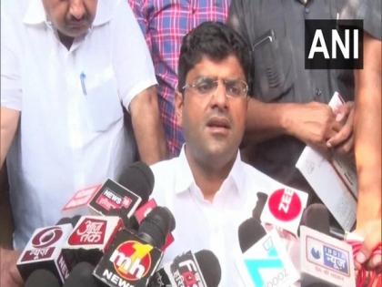 Didn't ask to vote for BJP or Congress, says Dushyant Chautala | Didn't ask to vote for BJP or Congress, says Dushyant Chautala Didn't ask to vote for BJP or Congress, says Dushyant Chautala | Didn't ask to vote for BJP or Congress, says Dushyant Chautala