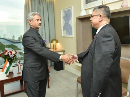 Jaishankar meets his Malaysian counterpart, holds 'candid conversation' on 'outstanding issues' | Jaishankar meets his Malaysian counterpart, holds 'candid conversation' on 'outstanding issues'