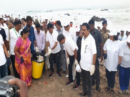 Union minister Mansukh Mandaviya participates in Swachh Bharat programme in Visakhapatnam | Union minister Mansukh Mandaviya participates in Swachh Bharat programme in Visakhapatnam
