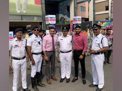 Harbhajan Singh thanks Kolkata police for making first day of D/N Test successful | Harbhajan Singh thanks Kolkata police for making first day of D/N Test successful
