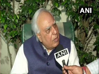 They were 'hand in glove', hoped court wouldn't interfere: Sibal on Maha politics | They were 'hand in glove', hoped court wouldn't interfere: Sibal on Maha politics