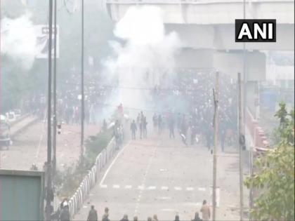 Anti-CAA protest erupts in Delhi's Seelampur | Anti-CAA protest erupts in Delhi's Seelampur