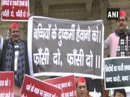 SP leaders hold protest outside Assembly in Lucknow | SP leaders hold protest outside Assembly in Lucknow
