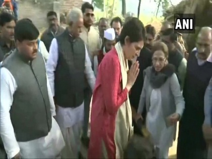 Attackers of Unnao rape victim linked to BJP, says Priyanka Gandhi | Attackers of Unnao rape victim linked to BJP, says Priyanka Gandhi