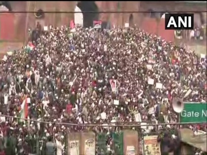 Delhi: Massive protest against new citizenship law in Jama Masjid area | Delhi: Massive protest against new citizenship law in Jama Masjid area