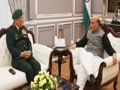Delhi: CDS Bipin Rawat meets Defence Minister Rajnath at South Block | Delhi: CDS Bipin Rawat meets Defence Minister Rajnath at South Block