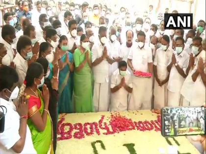 Tamil Nadu polls 2021: After EPS named as CM candidate, AIADMK pays tribute to Jayalalithaa | Tamil Nadu polls 2021: After EPS named as CM candidate, AIADMK pays tribute to Jayalalithaa
