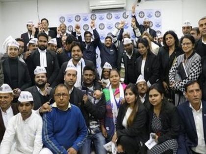 Bar Association president, other office bearers join AAP ahead of Delhi polls | Bar Association president, other office bearers join AAP ahead of Delhi polls Bar Association president, other office bearers join AAP ahead of Delhi polls | Bar Association president, other office bearers join AAP ahead of Delhi polls