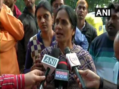 Convicts misleading courts, but we're sure they will be hanged on March 3: Nirbhaya's mother | Convicts misleading courts, but we're sure they will be hanged on March 3: Nirbhaya's mother